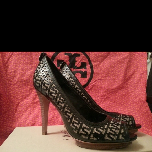 Tory Burch pump used twice