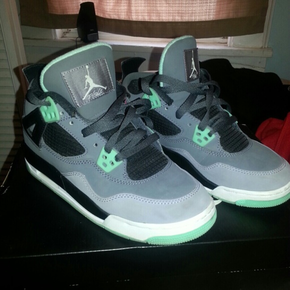 Jordan 4 green glow 4.5Y
