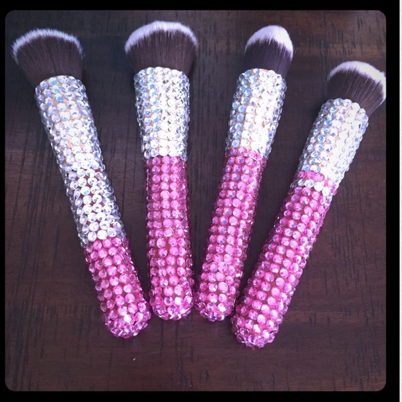 4 Makeup brushes get another one FREE - Picture 1 of 2