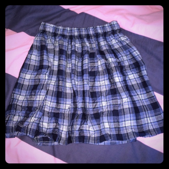 👠👠Plaid Hollister skater skirt XS never worn
