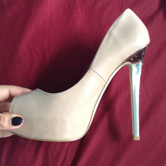 High heels - Picture 2 of 3