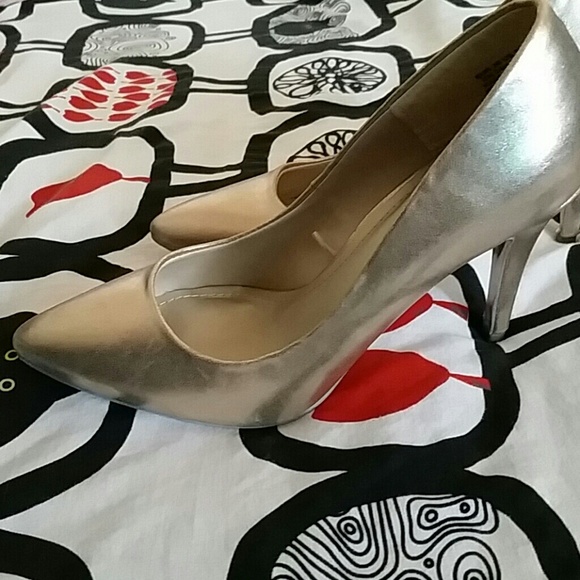 Pumps - Picture 3 of 3