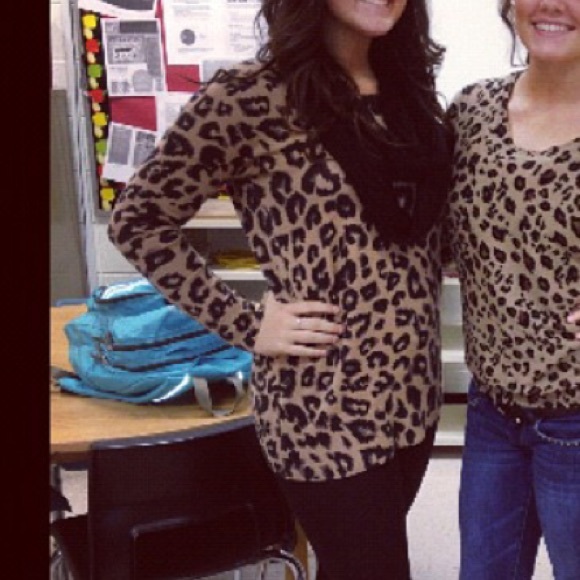 Old navy cheetah, long sweater! Perfect condition