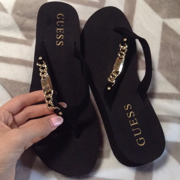 ❤️SOLD❤️Black guess Sandals NWOT