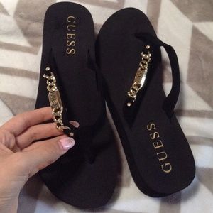 ❤️SOLD❤️Black guess Sandals NWOT