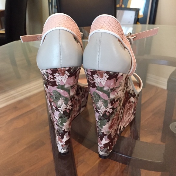 'Tani' platform wedges - Picture 3 of 3