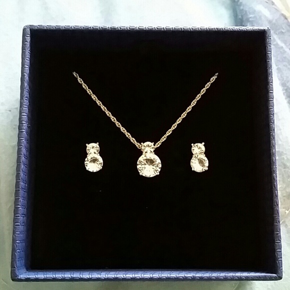 Swarovski necklace/earrings set