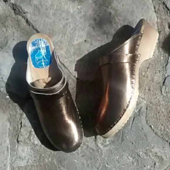 Bronze metallic leather wooden clogs