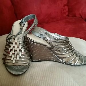 Metallic wedge sandal