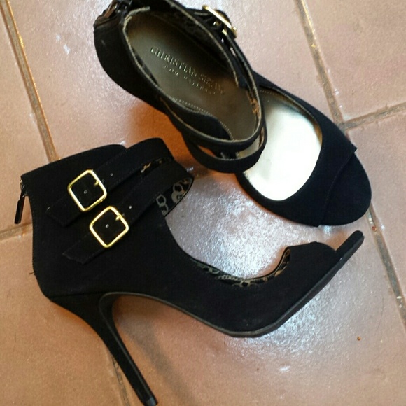 Gorgeous suede like heels