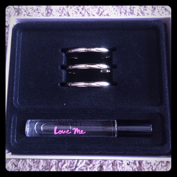 Victoria's Secret bracelet set!!