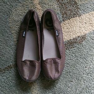 Teva flats