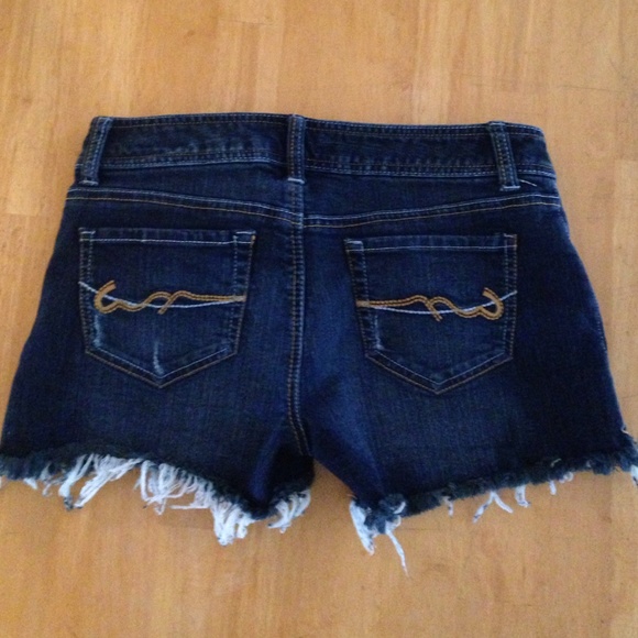 Cutoff shorts - Picture 2 of 2