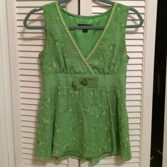 Super cute green embroidered top