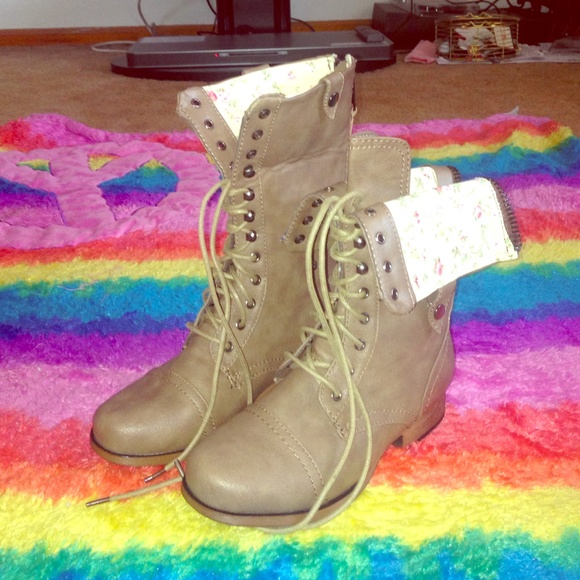 Combat boots . ❤️