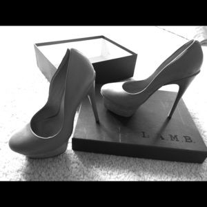 L.A.M.B shoes Gray color , size: 9 1/2.