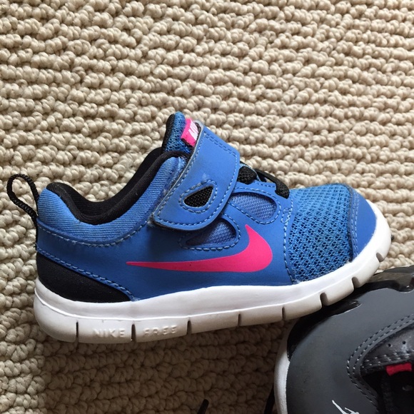 Nike Shoes - Nike Free 5