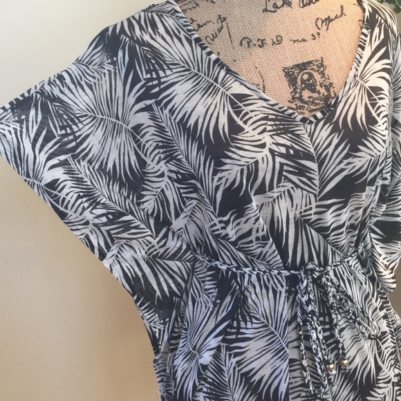 Cover-up dress! - Picture 2 of 4