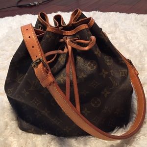 🎉🎉💯 authentic Louis Vuitton🎉🎉NO TRADES ‼️