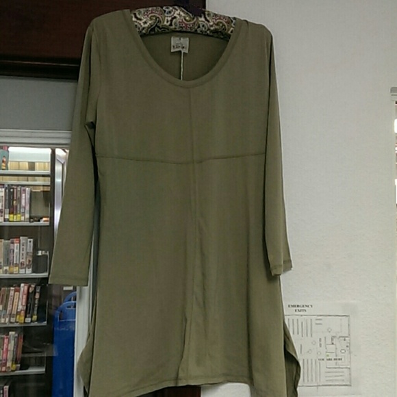 Noelle swaying long top