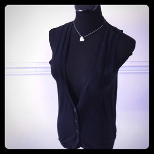 🍍 Black Sweater Vest