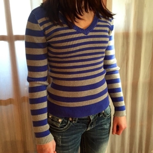 🚫SOLD🚫Striped Sweater - Picture 1 of 4