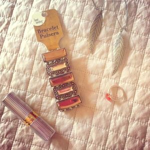 Topaz toned and brushed bronze fashion bracelet.