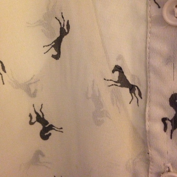 Button up shirt - Picture 2 of 4