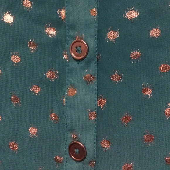 A blue button blouse - Picture 3 of 4