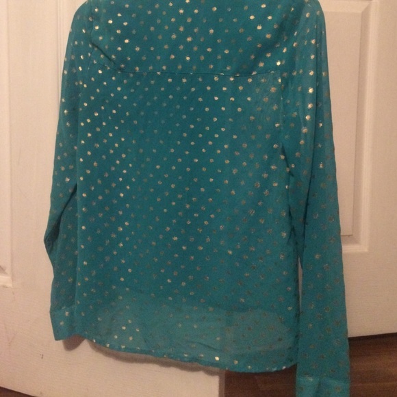 A blue button blouse - Picture 4 of 4
