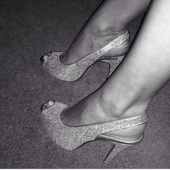 Shoes included with purple prom dress - Picture 1 of 3