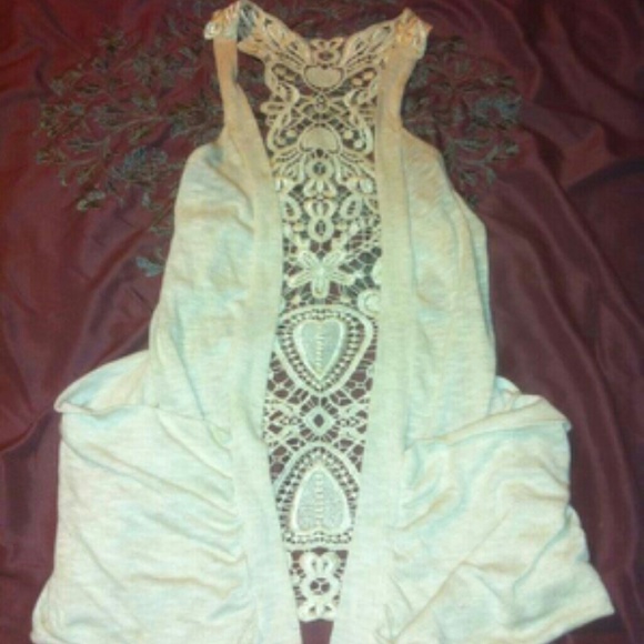 Overhang top. - Picture 1 of 2