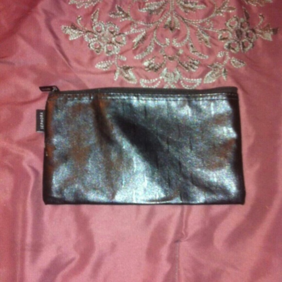 BUNDLE Handbag W/ sephora makeup bag!! - Picture 2 of 3