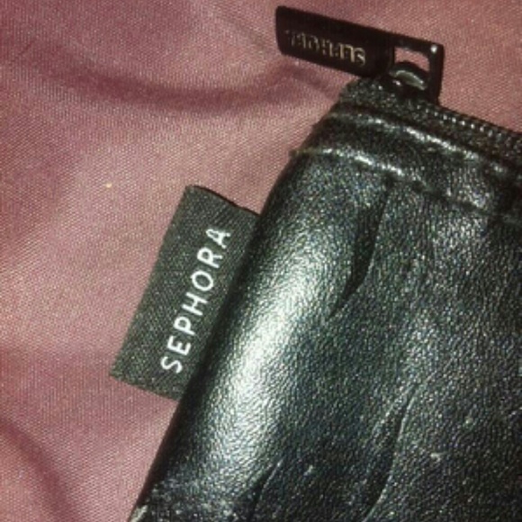 BUNDLE Handbag W/ sephora makeup bag!! - Picture 3 of 3