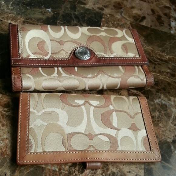 Wallet coach set.