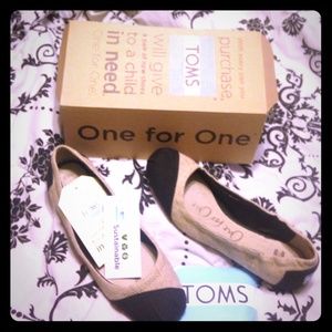 Toms Burlap/ Black flats