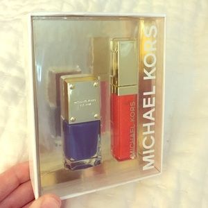 ⬇️ 1/2 off ⬇️Michael Kors Spring Lip and Nail Duo