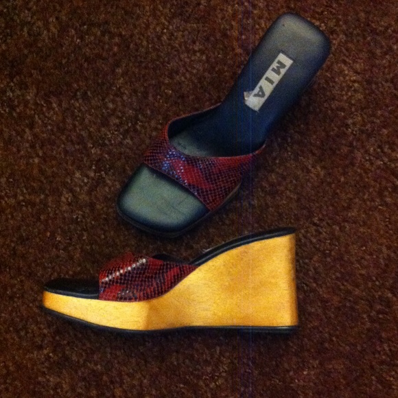Red Snake Skin Wedge