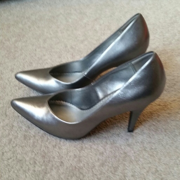 Silver Fioni heels