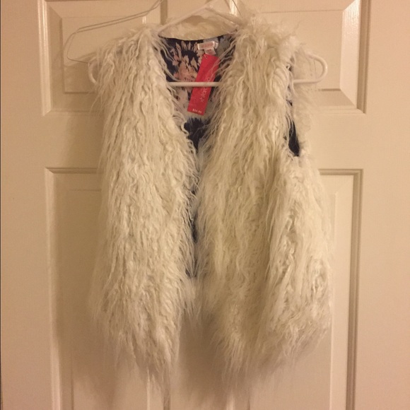 Shaggy white vest