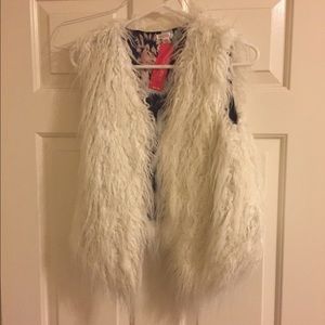 Shaggy white vest