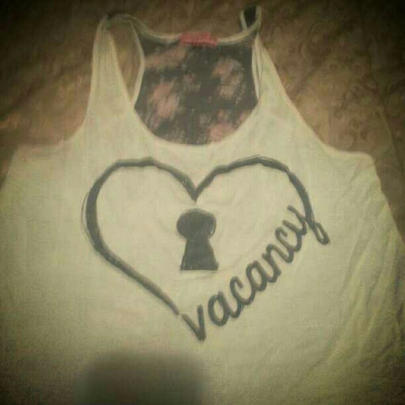 Vacancy tee