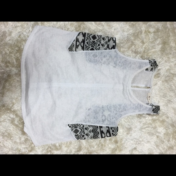 Cream top with Aztec print on the side - Picture 2 of 4