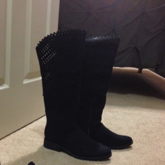 On sale!!! Black boots with Filagree.