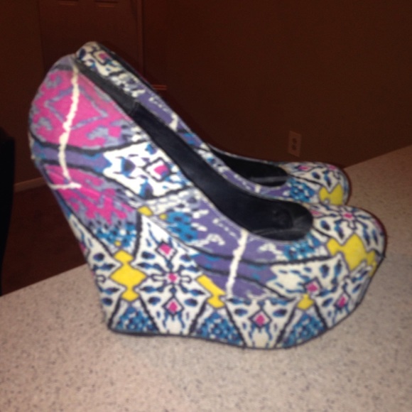 Steve Madden Wedges - Picture 2 of 2