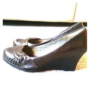 Dark brown wedges