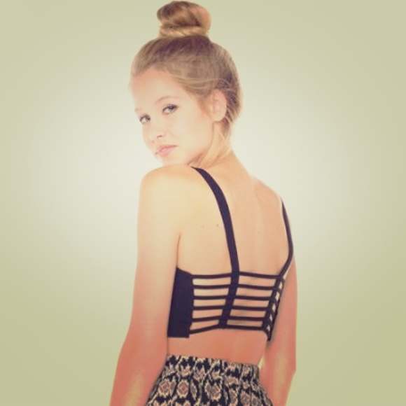 Brandy Melville Chiyo top/caged bralette