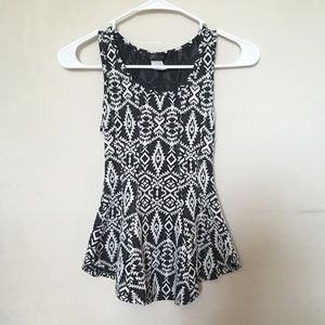 Blk/white tribal top