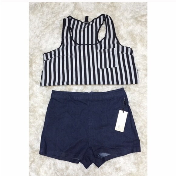BUNDLE!! Highwaist Dark blue shorts and stripe top - Picture 4 of 4