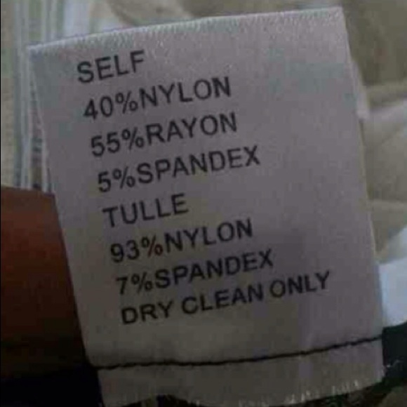 NEW LISTING❤️BEAUTIFUL OFF WHITE BODY CON DRESS - Picture 3 of 4